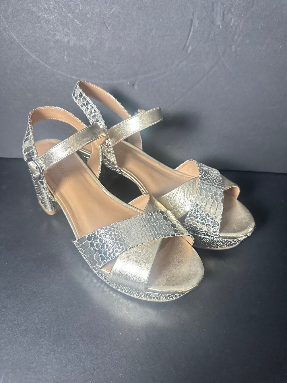 Aerosoles Cosmos Womens Size 8.5 Wide Gold Leather Heel Sandals shoes